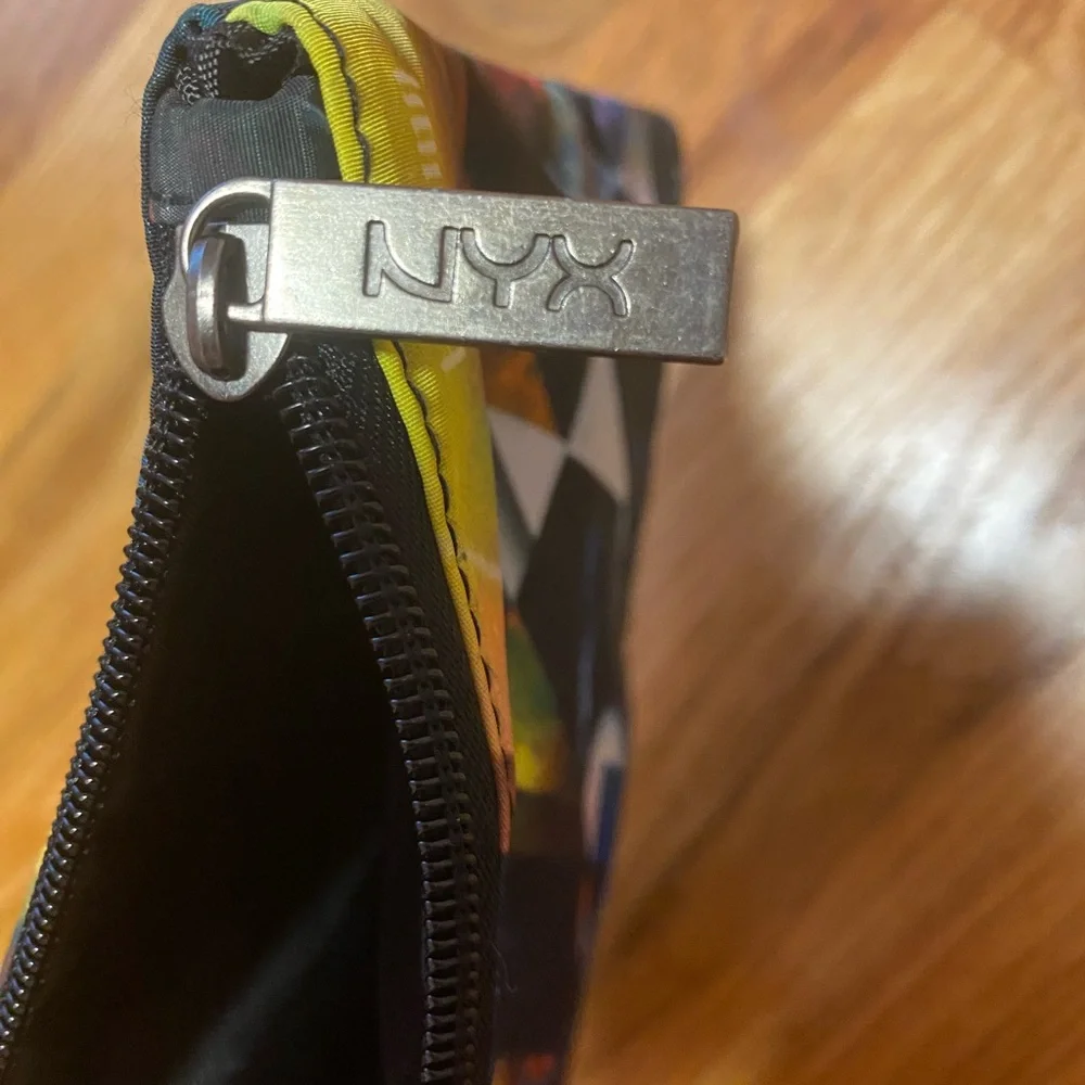 NYX Abstract Multicolor Makeup Pouch - Picture 3 of 4